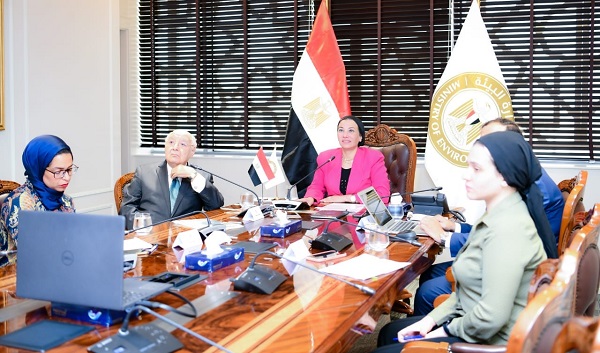 وزيرة البيئة