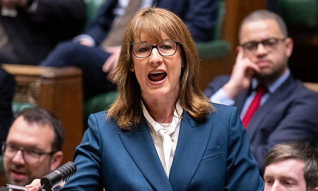 وزيرة الخزانة البريطانية