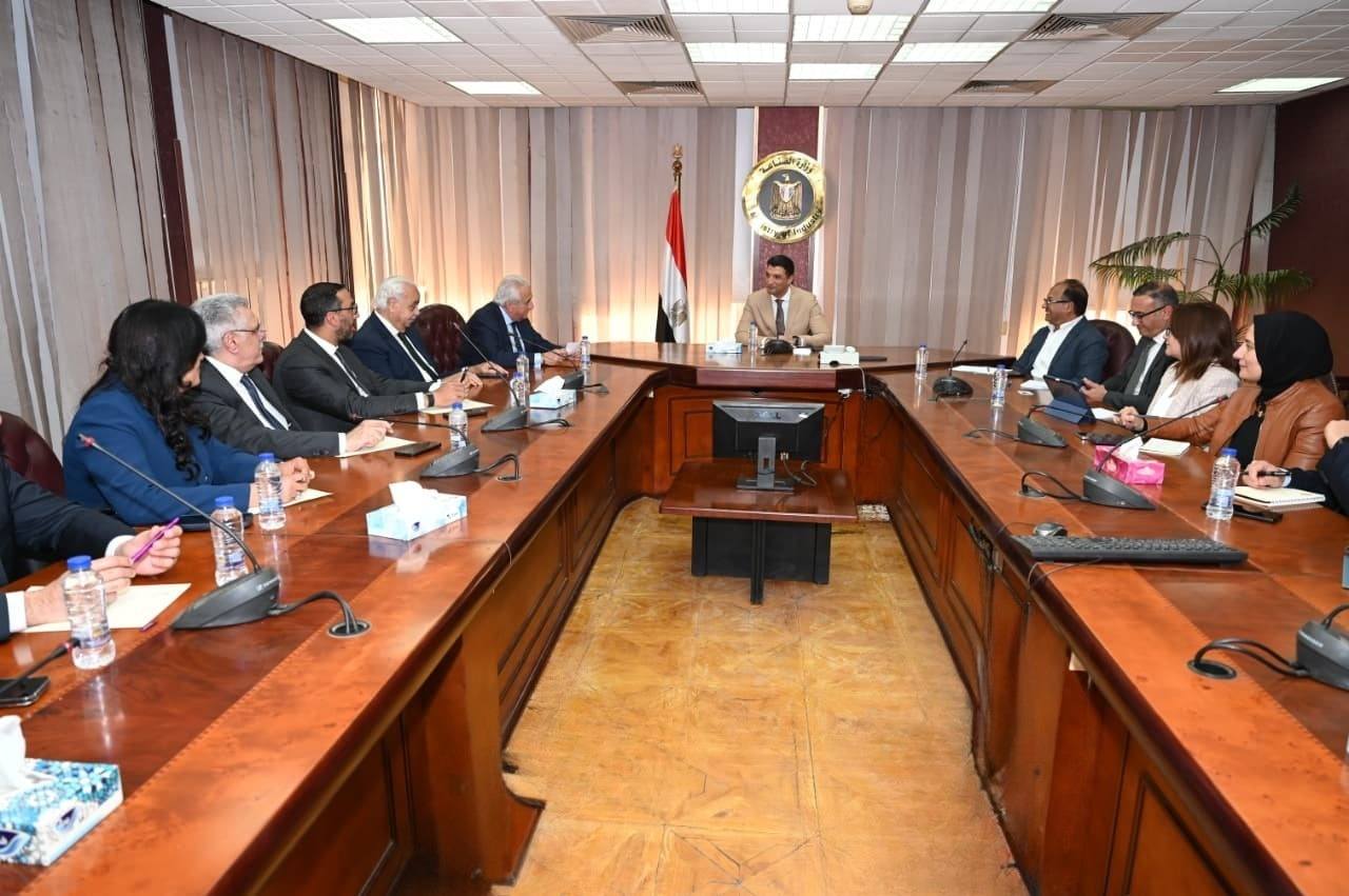 وزير الصناعة