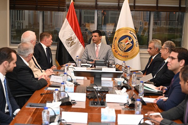 وزير الصناعة