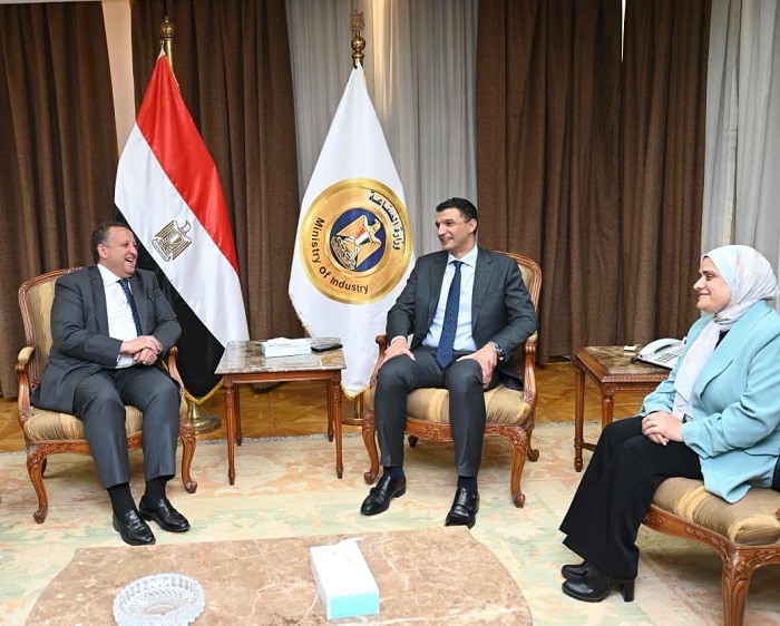 وزير الصناعة